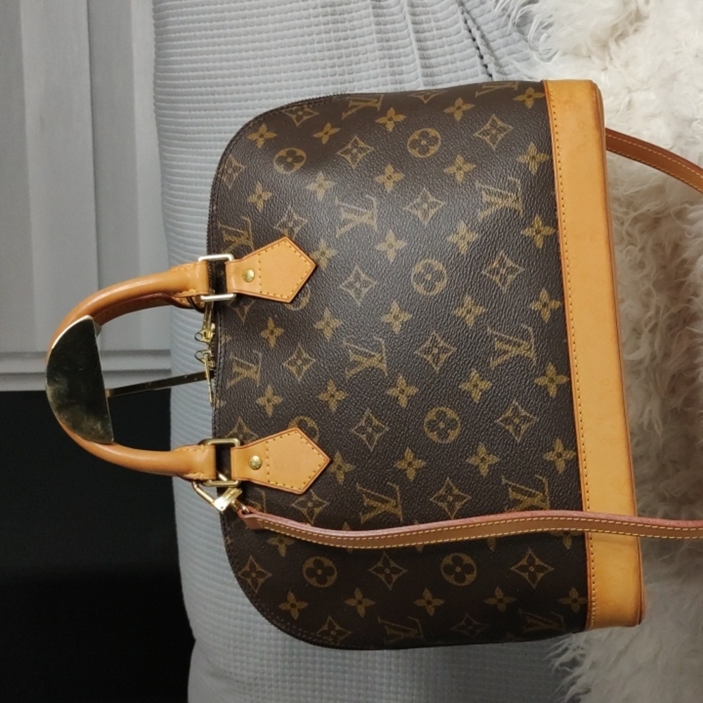 Auth Louis Vuitton monogram Alma tote handbag with strap